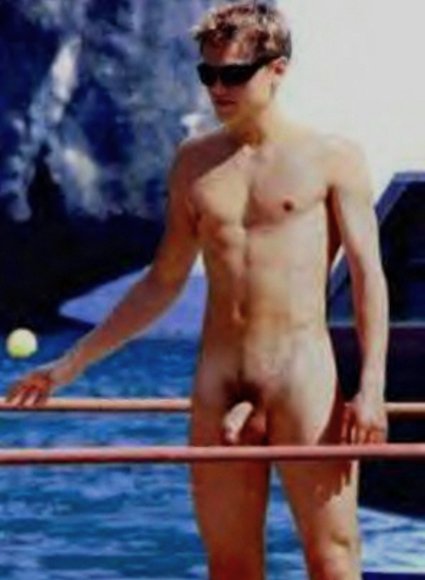 Leonardo DiCaprio Exposes His Tight Ass Naked Male Celebrities