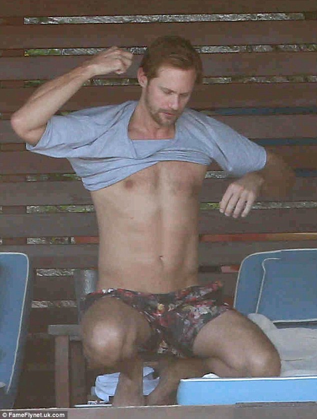 Alexander Skarsgard Sunbathes Shirtless Outdoors Naked Male Celebrities