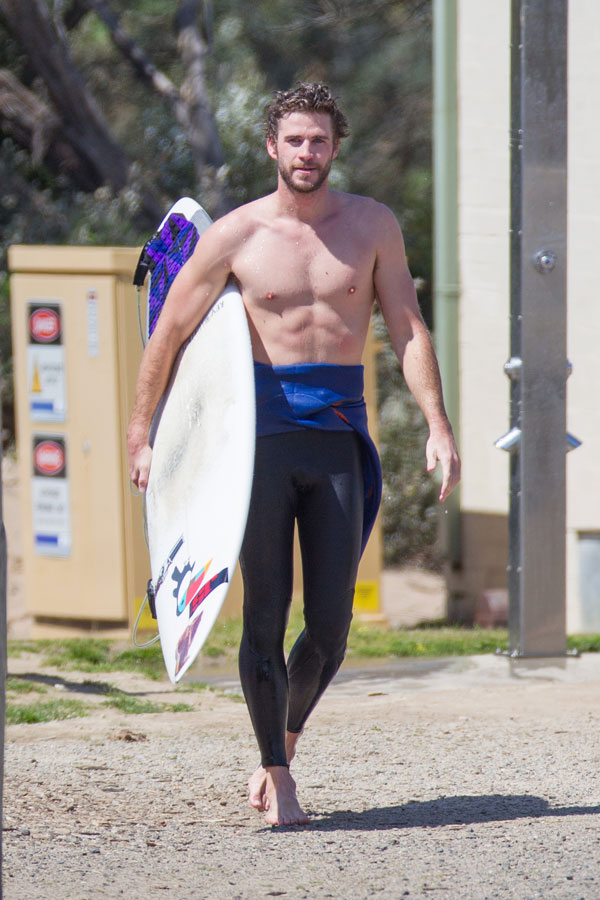 Liam Hemsworth Almost Naked Sexy Scans Naked Male Celebrities