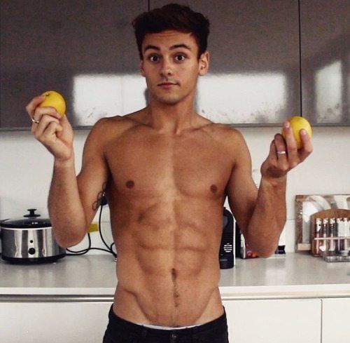 Tom Daley Exposes His Muscle Body Naked Male Celebrities