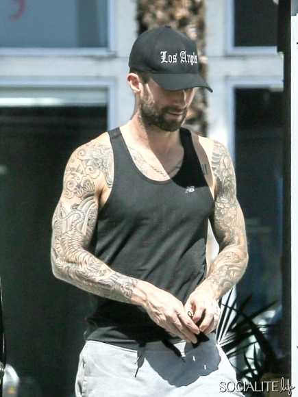 Adam Levine Showing His Muscle Ass Naked Male Celebrities