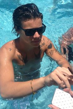 Niall Horan Wet In The Pool Scans Naked Male Celebrities My Xxx Hot Girl