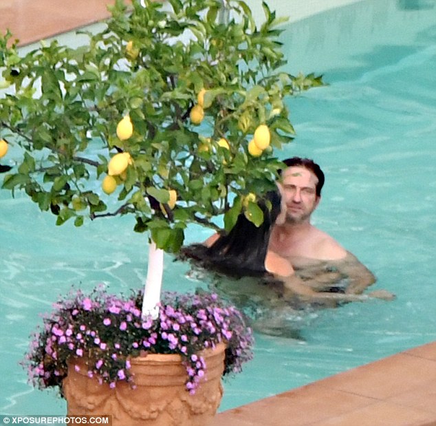 Gerard Butler Wet In The Pool Scans Naked Male Celebrities