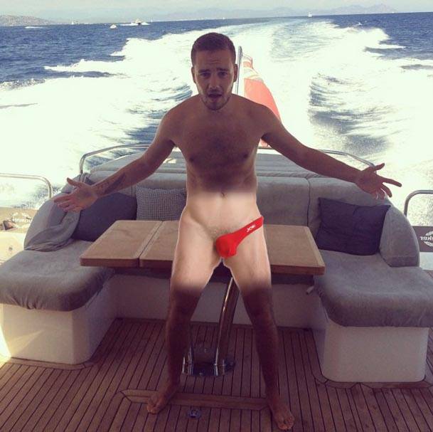 Liam Payne Shows Bare Butt Naked Male Celebrities