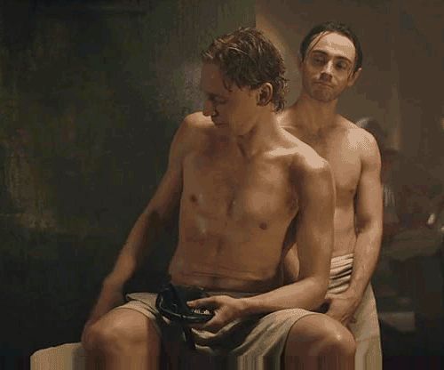 Tom Hiddleston Posing Completely Nude Naked Male Celebrities