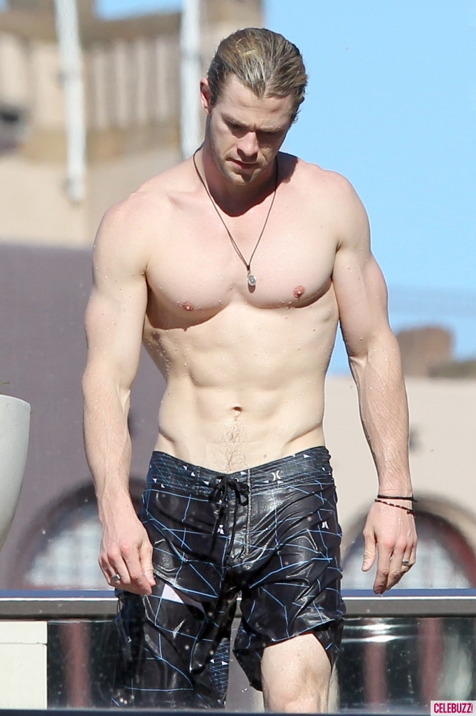 Chris Hemsworth Shirtless And Underwear Caps Naked Male Celebrities