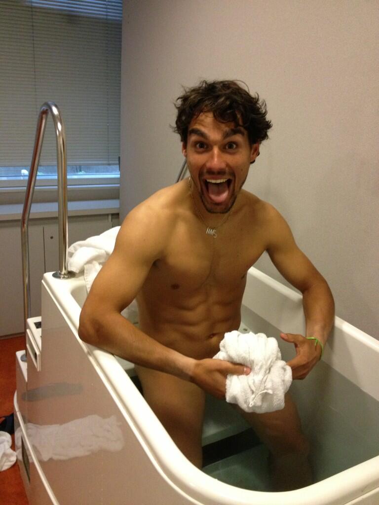 Rafael Nadal totally naked in a bathtub – Naked Male celebrities