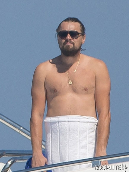 Leonardo Dicaprio Sunbathes Shirtless Outdoors Naked Male Celebrities