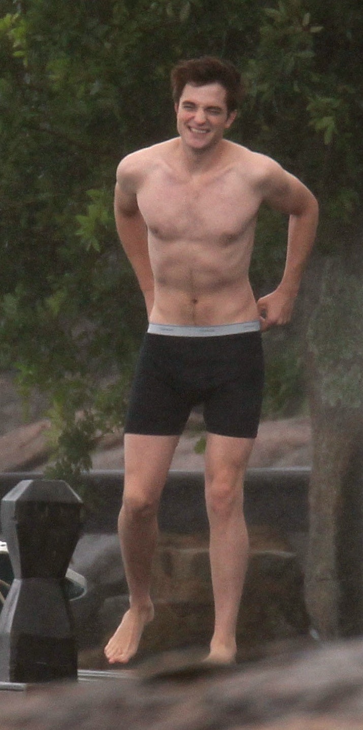 Robert Pattinson nude photos