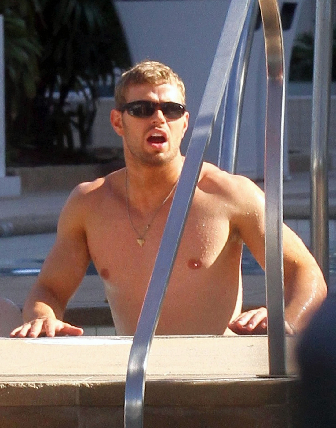 Kellan Lutz Var Shirtless Caps Naked Male Celebrities