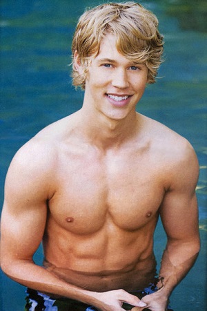 Austin Butler Bares His Big Smooth Chest Naked Male Celebrities