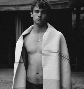 Brandon Flynn – Naked Male celebrities