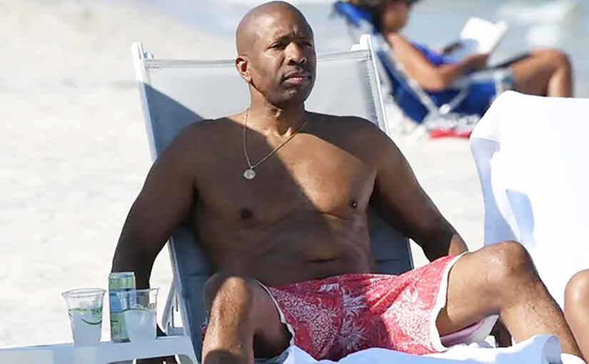 Kenny Smith caught on the beach with hottie