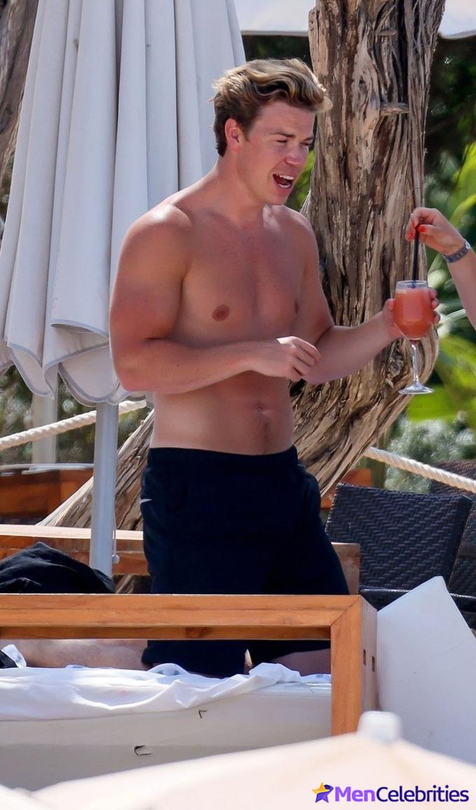 Will Poulter shirtless beach pics