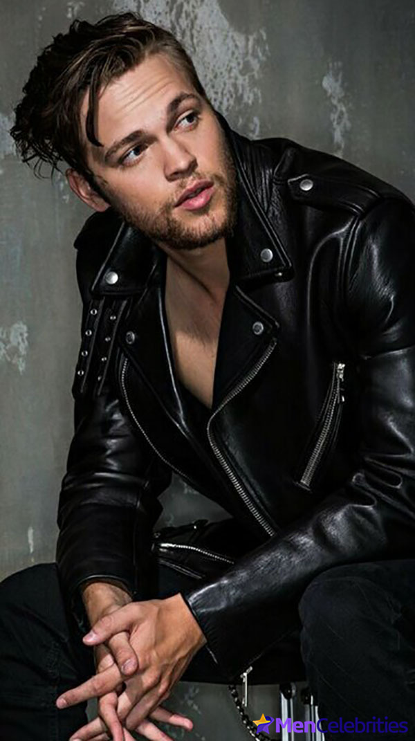 Alexander Calvert hot