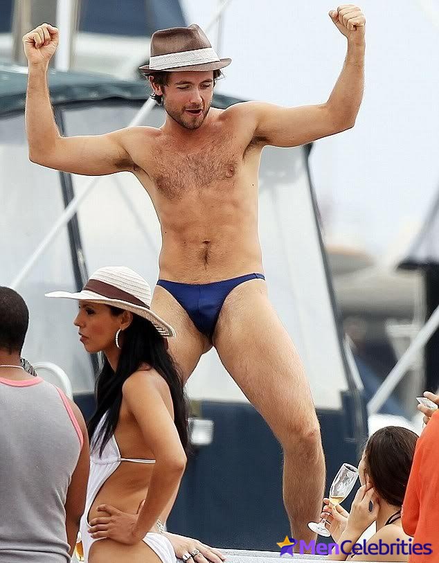 Justin Chatwin bulge photos