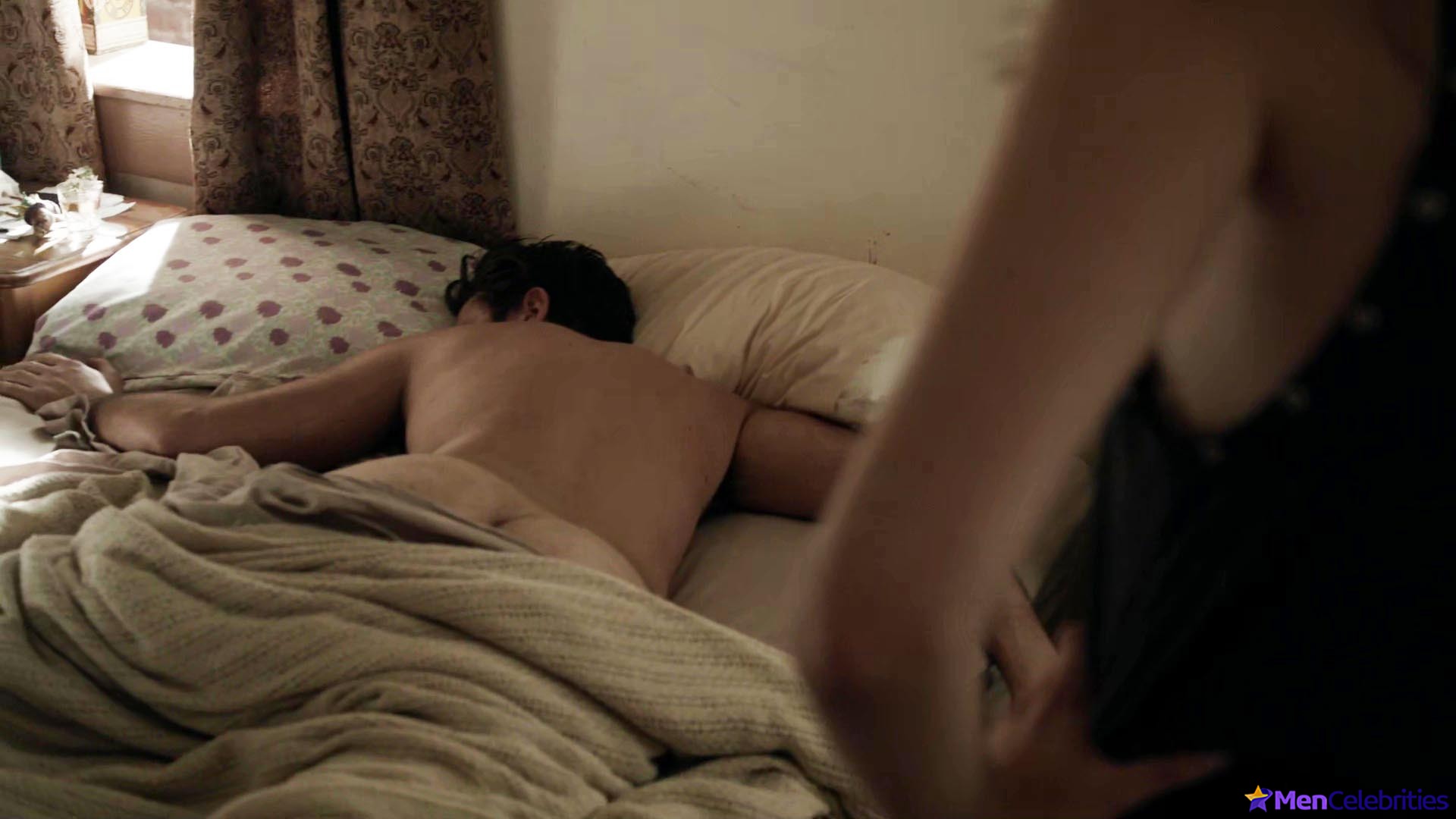 Justin Chatwin nude ass