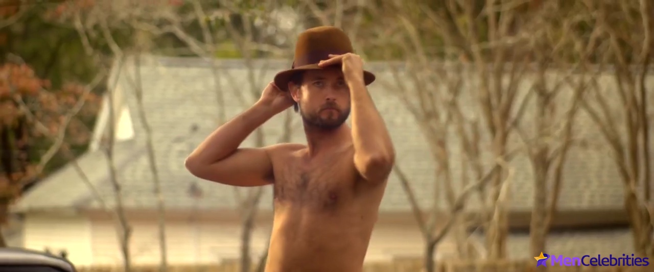 Justin Chatwin shirtless