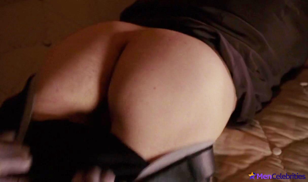 Max Greenfield ass