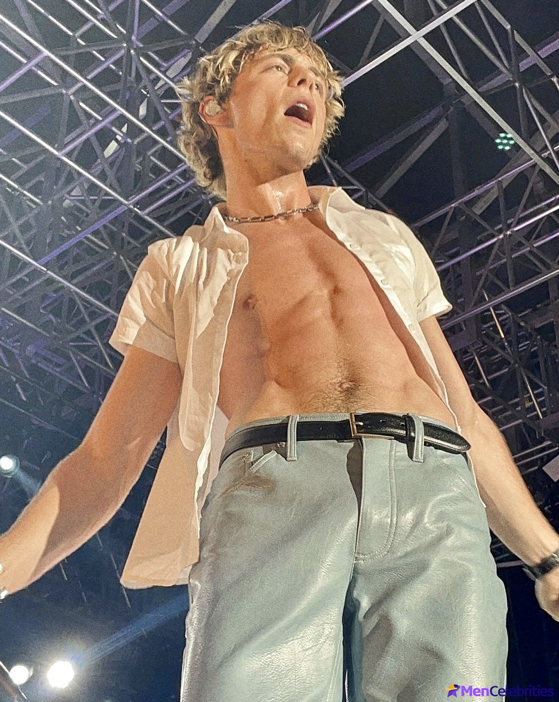 Ross Lynch bulge