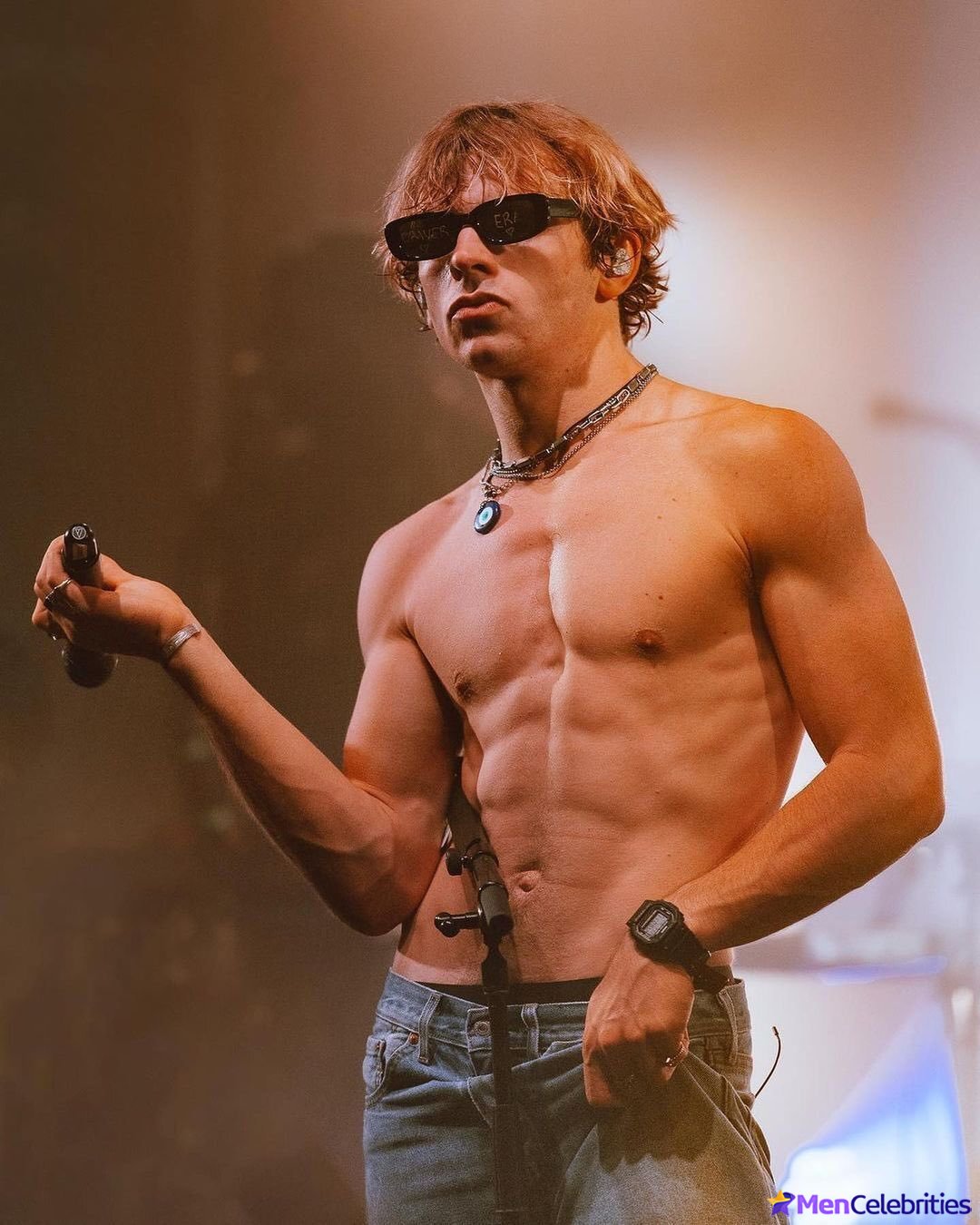 Ross Lynch hot