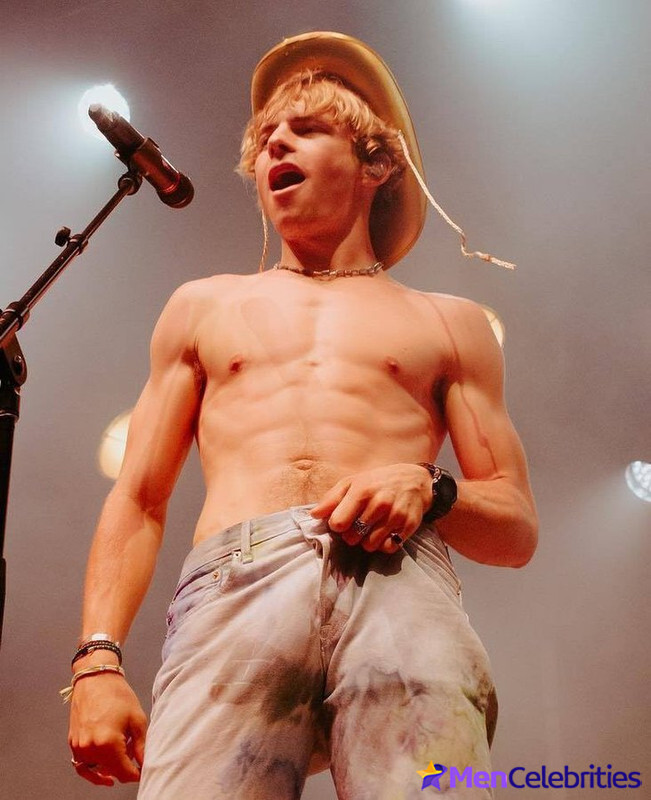 Ross Lynch big bulge