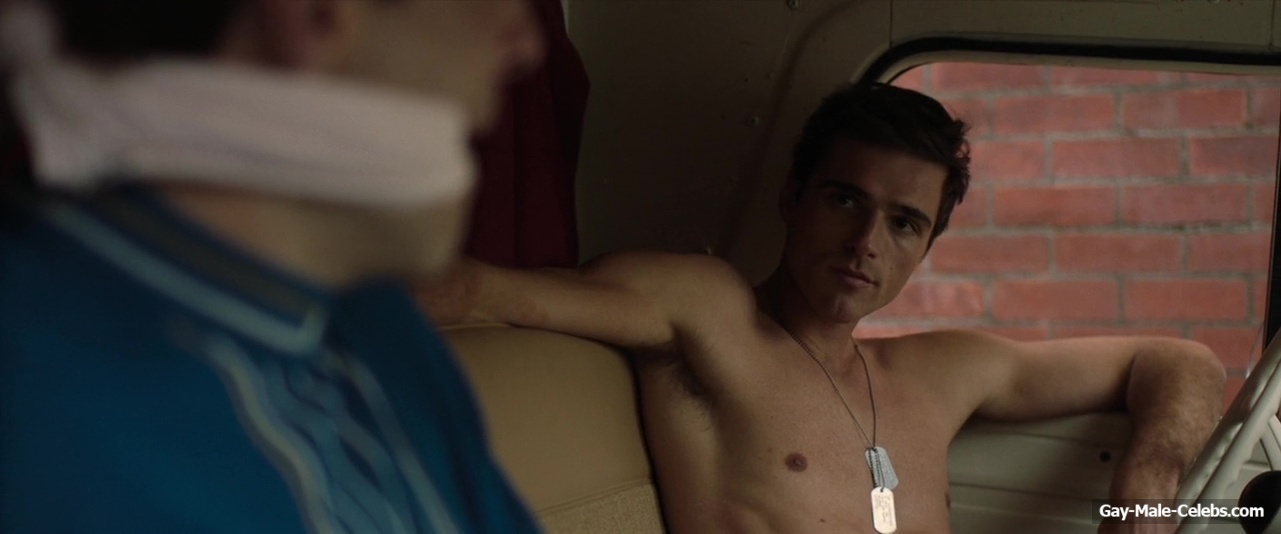 Jacob Elordi shirtless