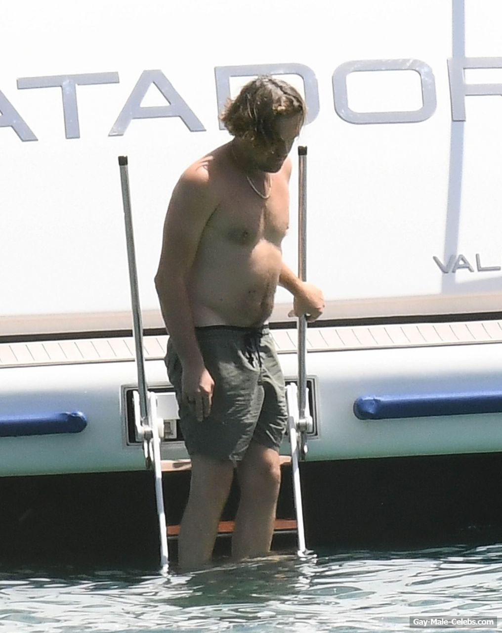 Leonardo DiCaprio shirtless