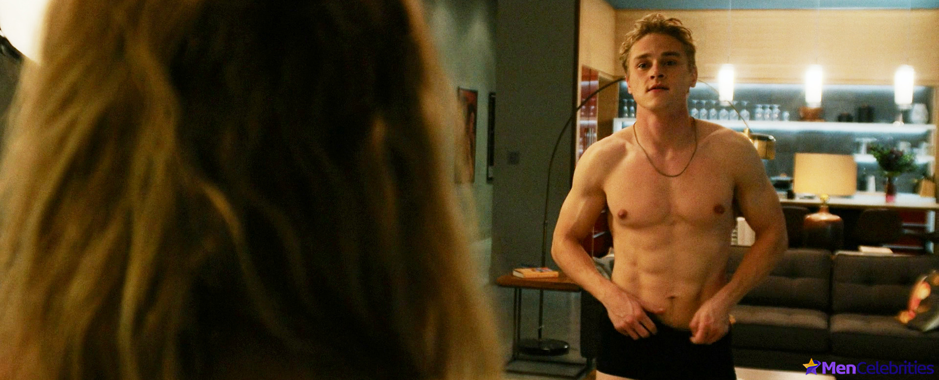 Ben Hardy striptease