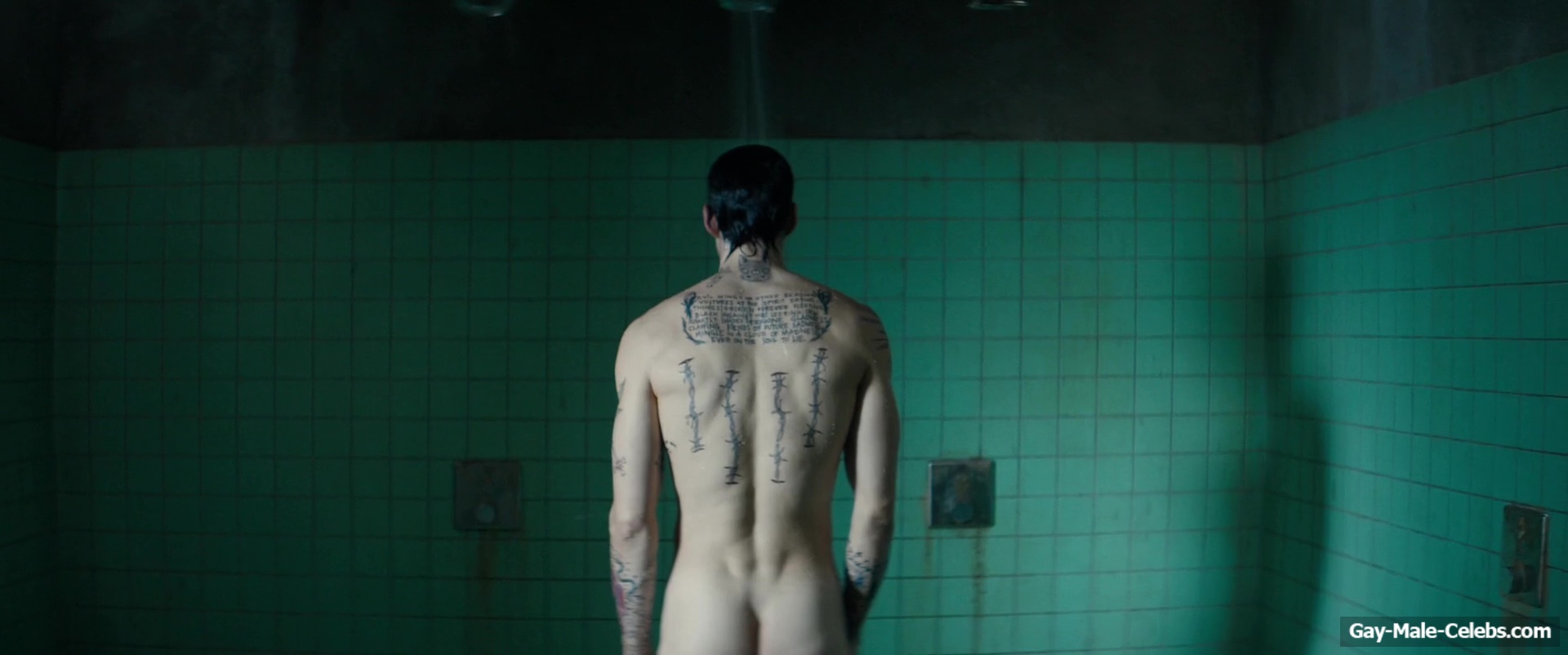 Bill Skarsgard bare bum