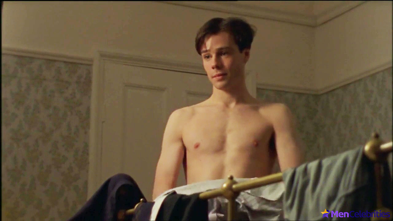 Rupert Evans shirtless