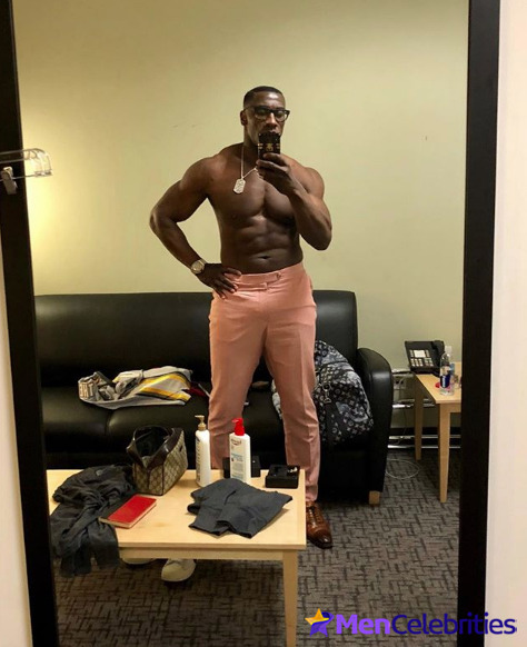 Shannon Sharpe bulge