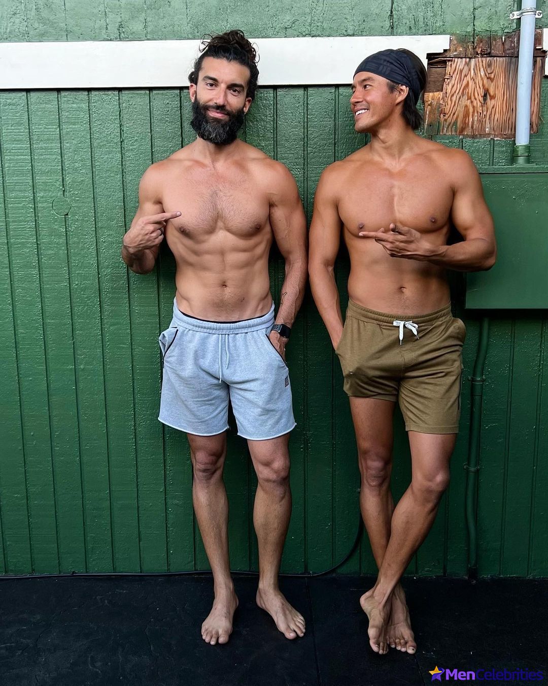 Justin Baldoni penis bulge