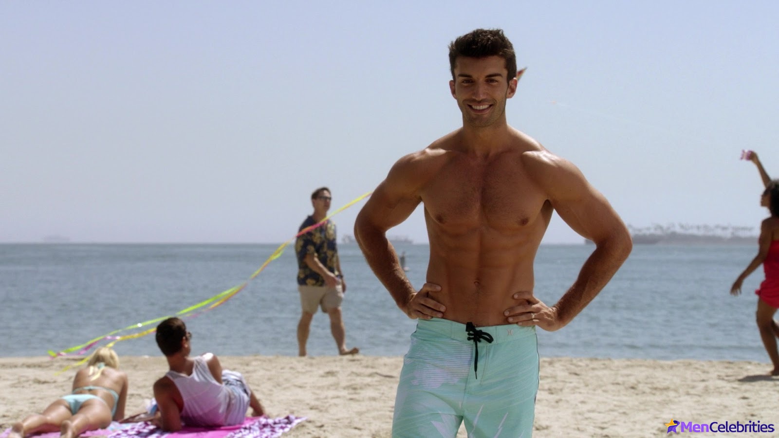 Justin Baldoni bulge