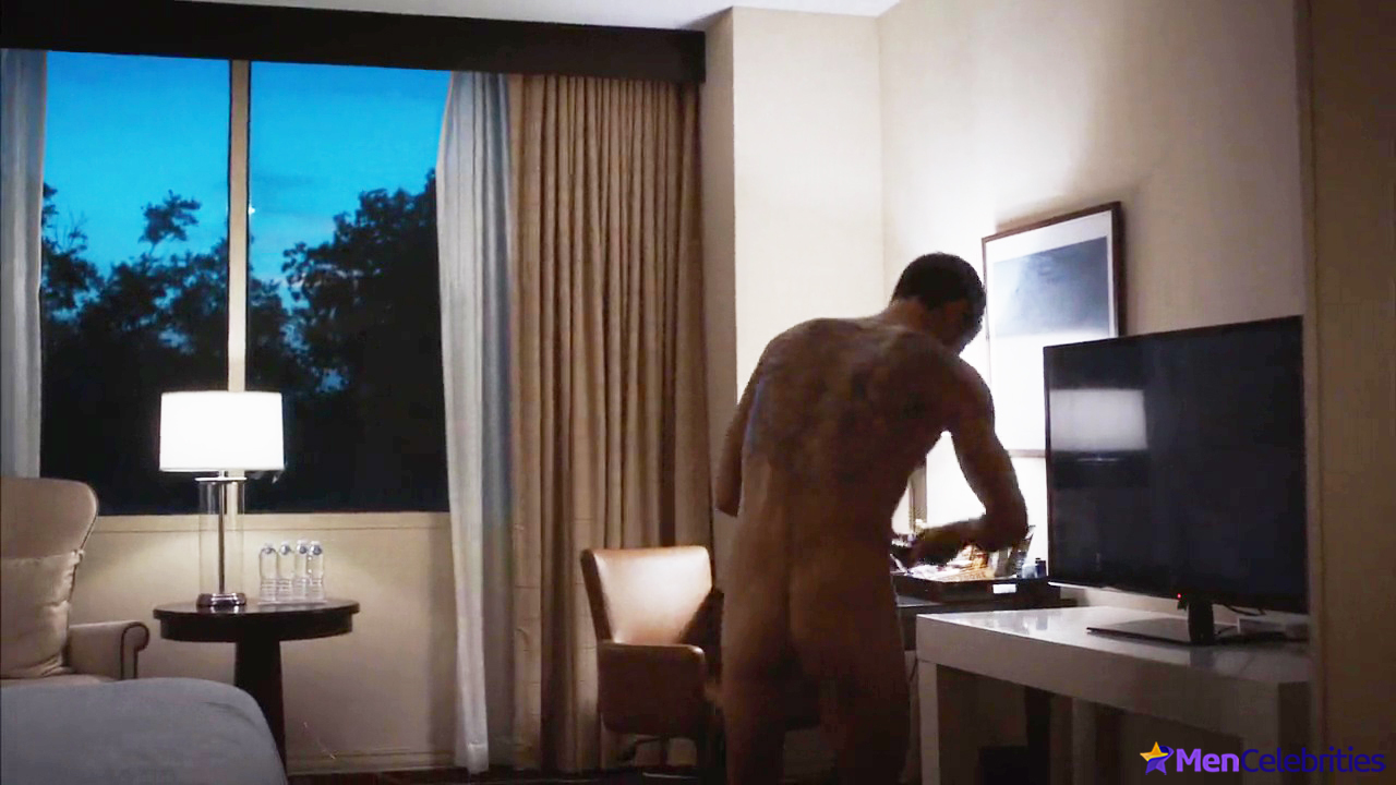 Justin Theroux bare butt