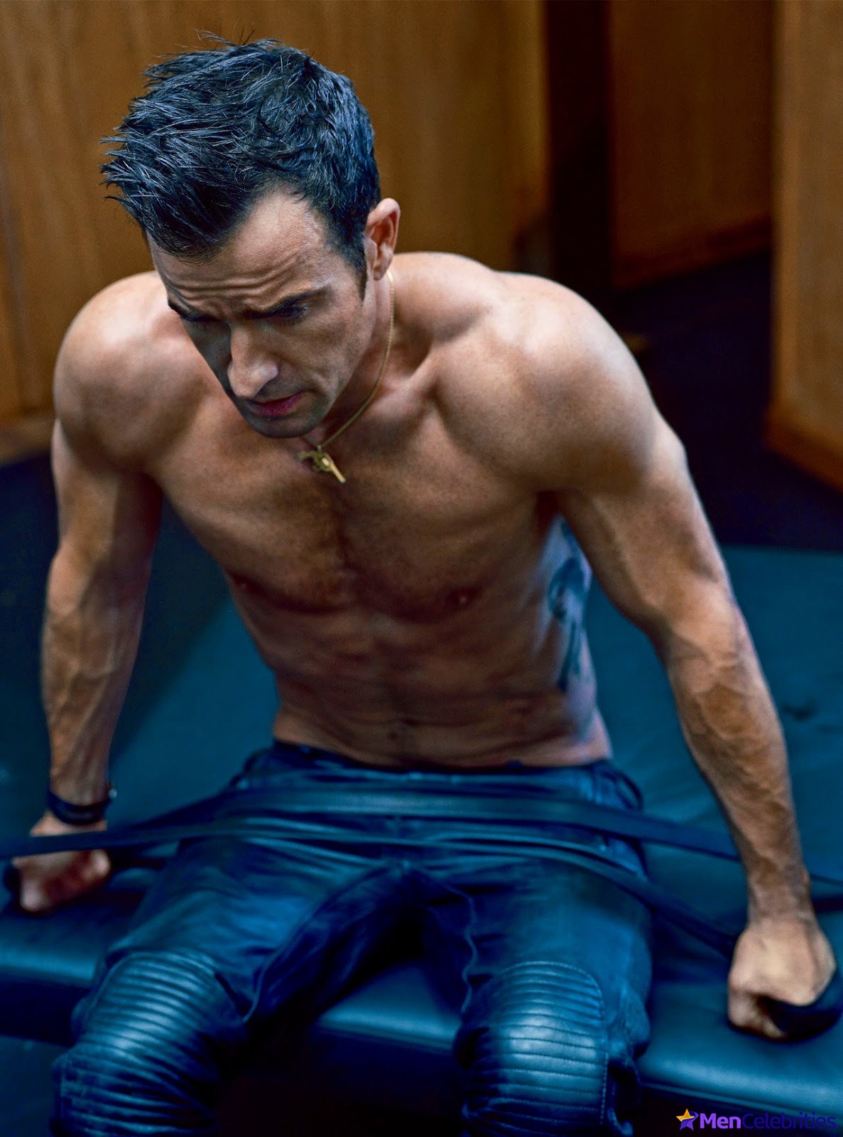 Justin Theroux shirtless