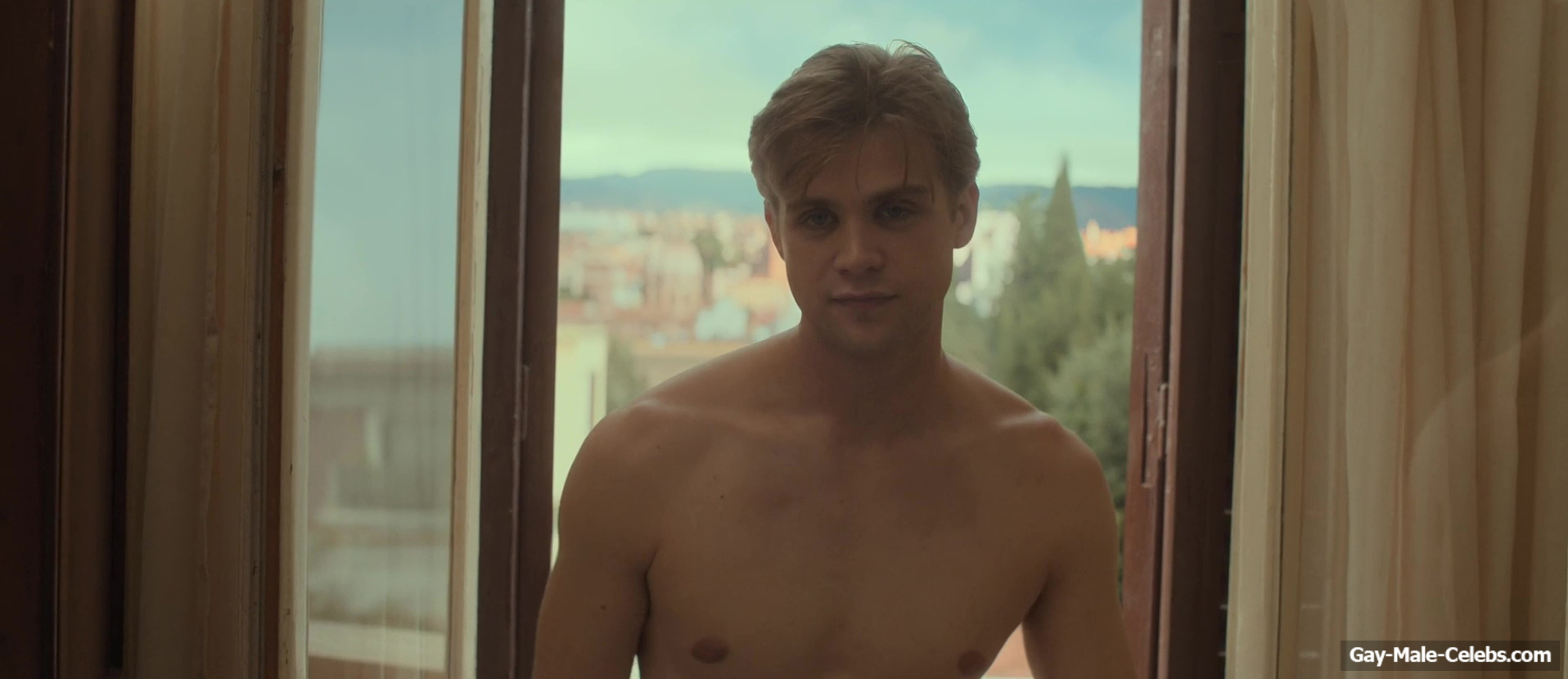 Leo Woodall shirtless