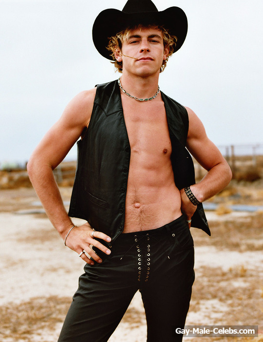 Ross Lynch abs