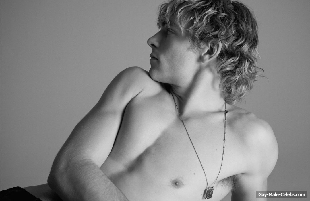 Ross Lynch shirtless