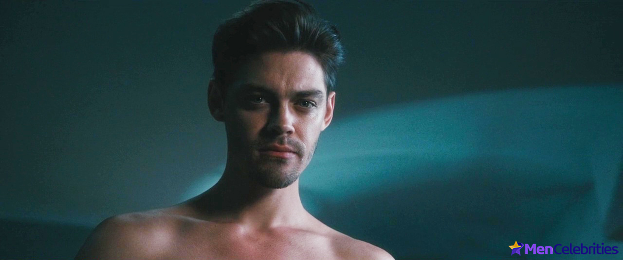 Tom Payne nudity