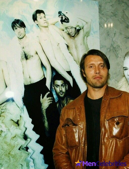 Mads Mikkelsen oops