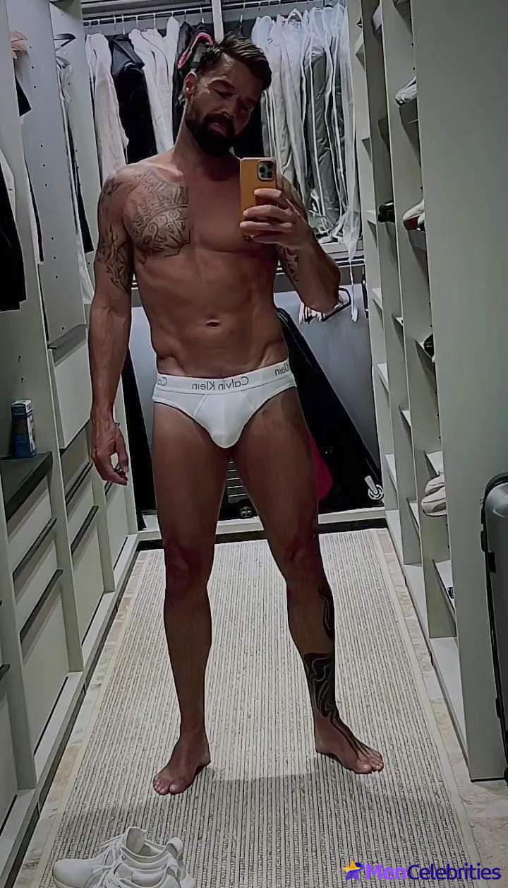 Ricky Martin cock selfie