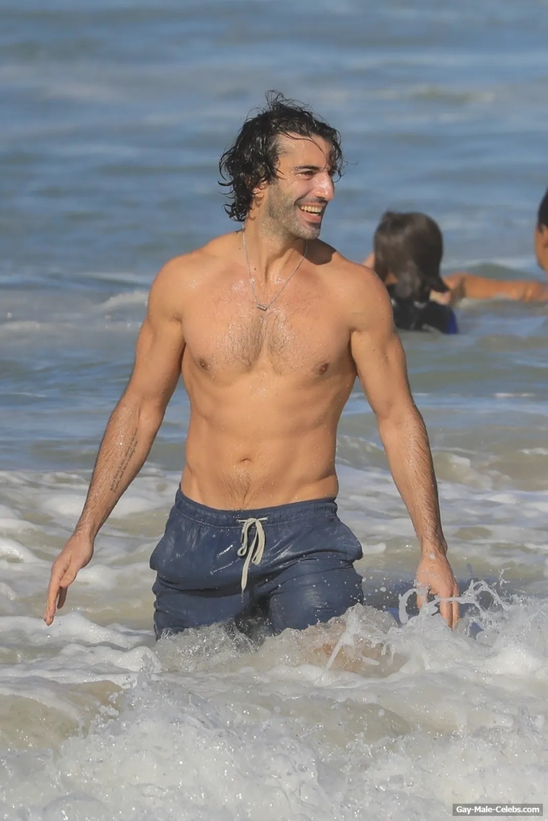 Justin Baldoni dick bulge