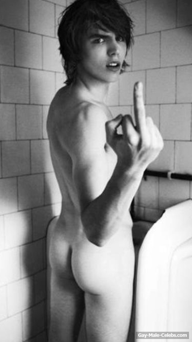 Nicholas Hoult nude