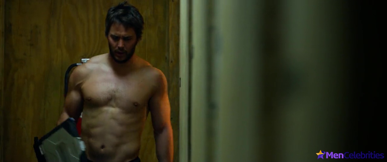 Taylor Kitsch shirtless