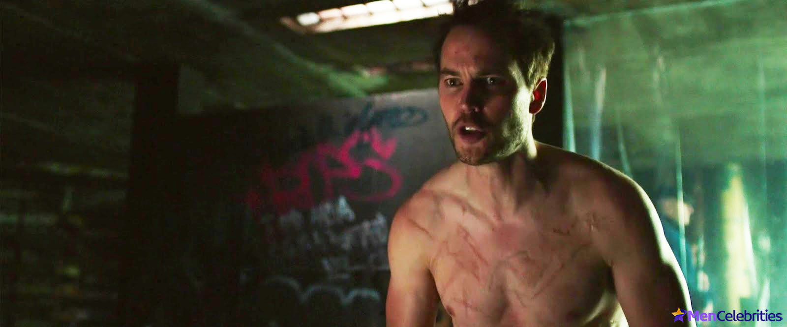 Taylor Kitsch shirtless