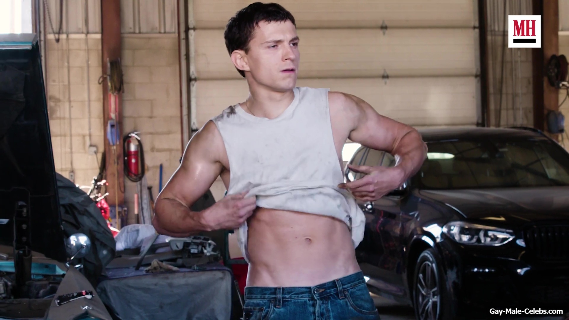 Tom Holland striptease