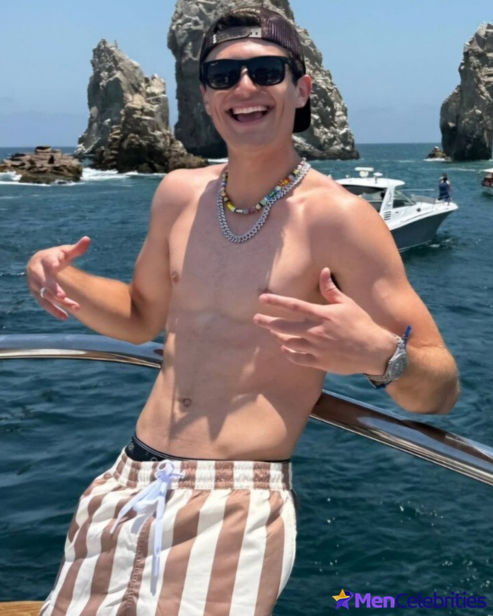 Asher Angel naked