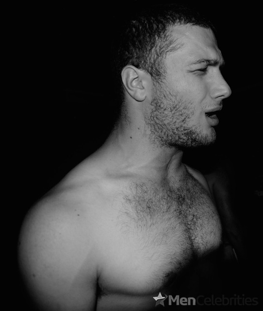 Cosmo Jarvis shirtless