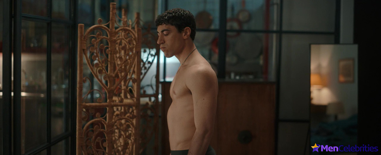 Eduardo Scarpetta shirtless